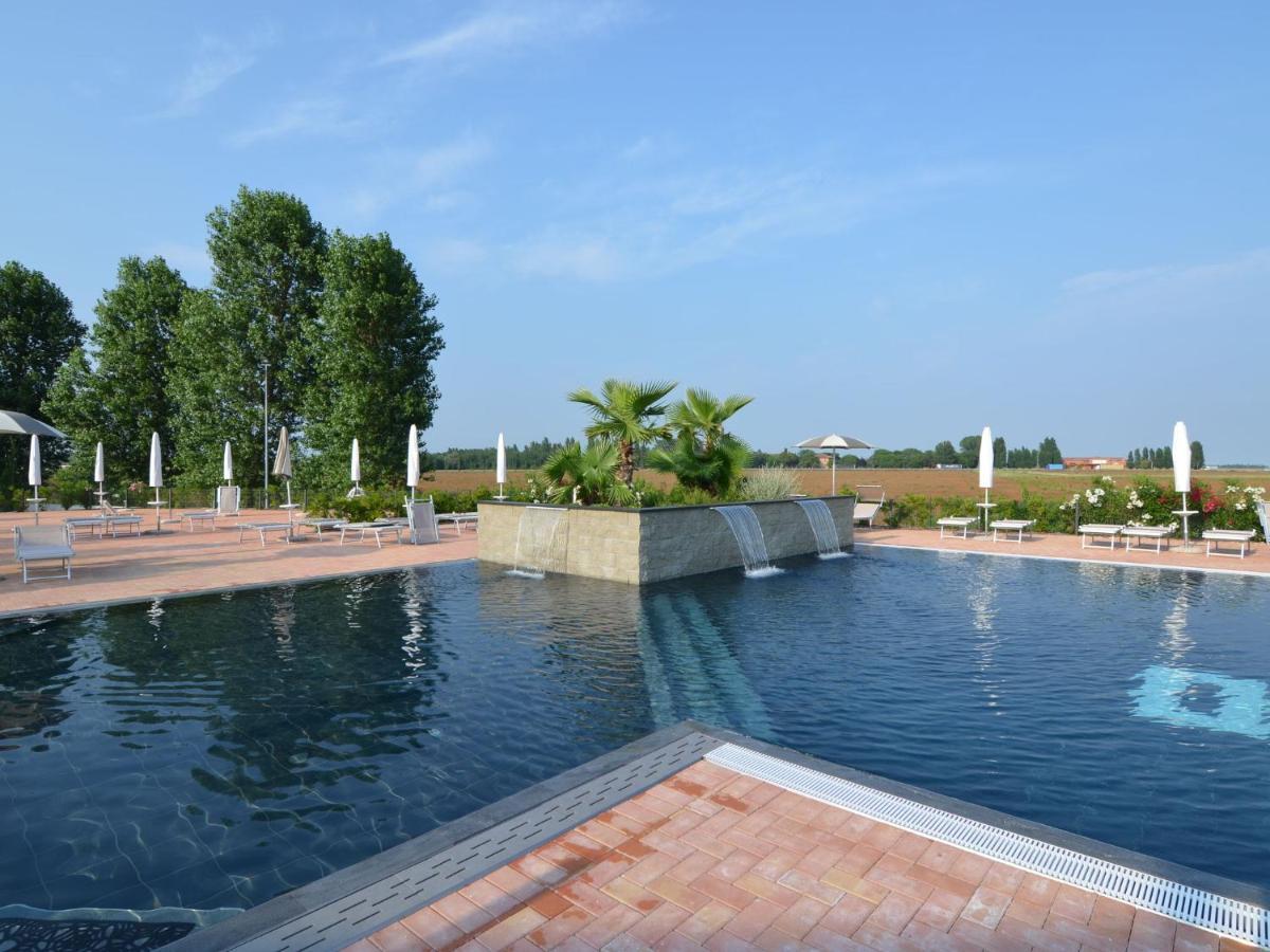 Characteristic Apartment In Codigoro With Pool エクステリア 写真